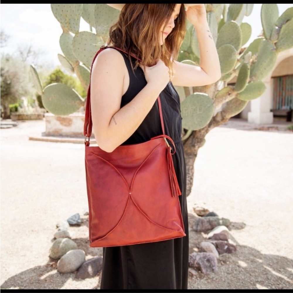 New NWT Lisa Leonard leather purse crossbody bag